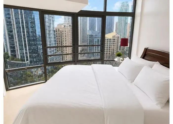 Luxury 1br Skyline View Pool Eastwood Free Parking *