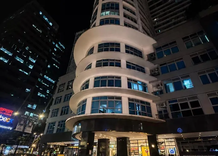Luxury 1br Skyline View Pool Eastwood Free Parking *