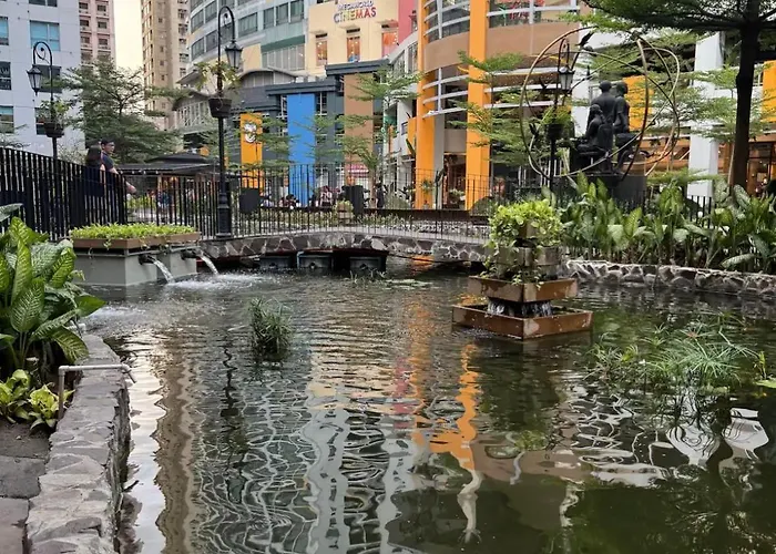 Luxury 1br Skyline View Pool Eastwood Free Parking Manila